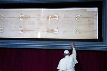 Torino: Papa Franjo na molitvi u Katedrali