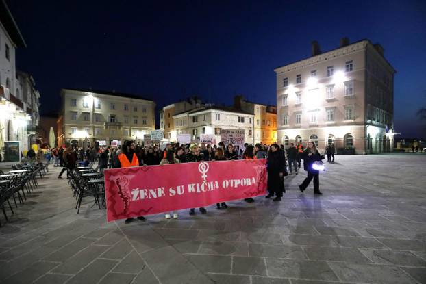 Pula: 4. Noćni marš u Puli pod parolom Žene - kičma otpora