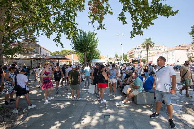 Dubrovnik pun turista unatoč toplinskom valu