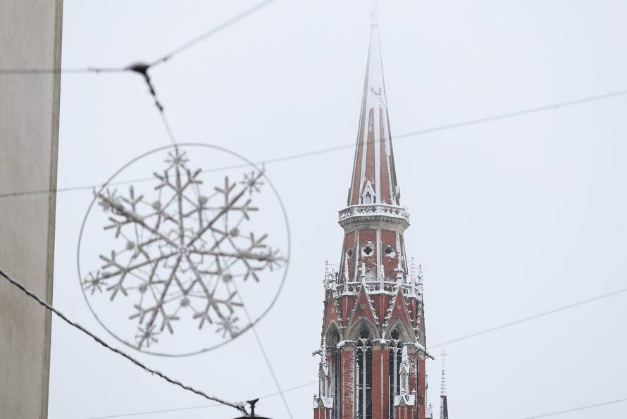 Snježni pokrivač je zabijelio je Osijek