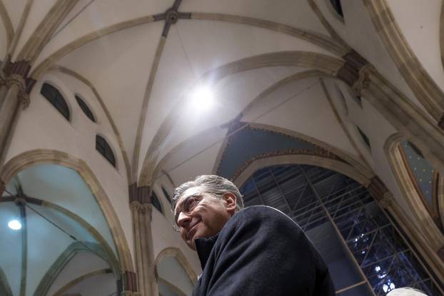 Zagreb: Andrej Plenković i mons. Dražen Kutleša obišli i razgledali obnovljenu unutrašnjost katedrale