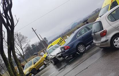 Na Ravnicama se sudarila  tri automobila, šestero ozlijeđenih