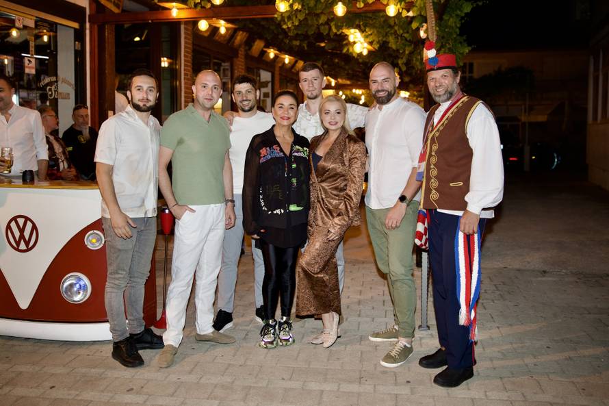 Neda Ukraden, Željko Bebek i Alka Vuica stigli na promociju novog hita grupe Boss