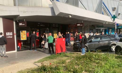 VIDEO Gužva, a trgovina još nije ni otvorila: Veći red stvara se od jutra pred dućanom u Zagrebu