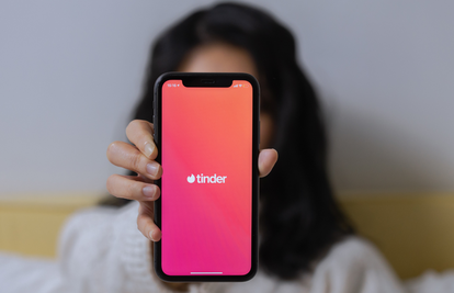 Dejting aplikacije postale leglo muljaža, evo kako mame žrtve: Odbijaju video poziv, traže broj