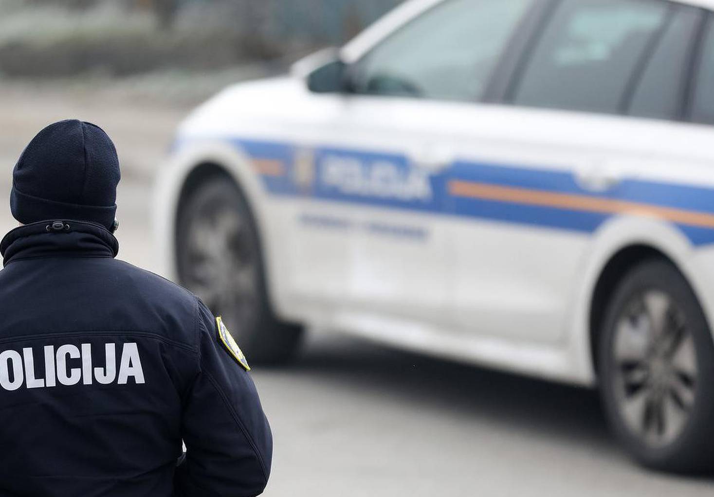 Ukrao 17.000 € iz banke u Splitu i odšetao. Prolaznik vidio kako skida 'masku' pa zvao policiju