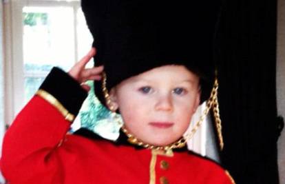 Sin Waynea Rooneya pozirao je u kostimu Kraljevske garde