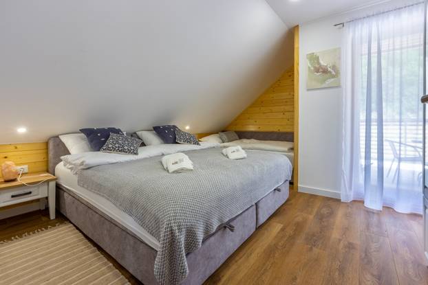 FOTO Kuću za odmor Mali Medo kod rodnog sela Nikole Tesle u Lici okružuje pravi prirodni raj