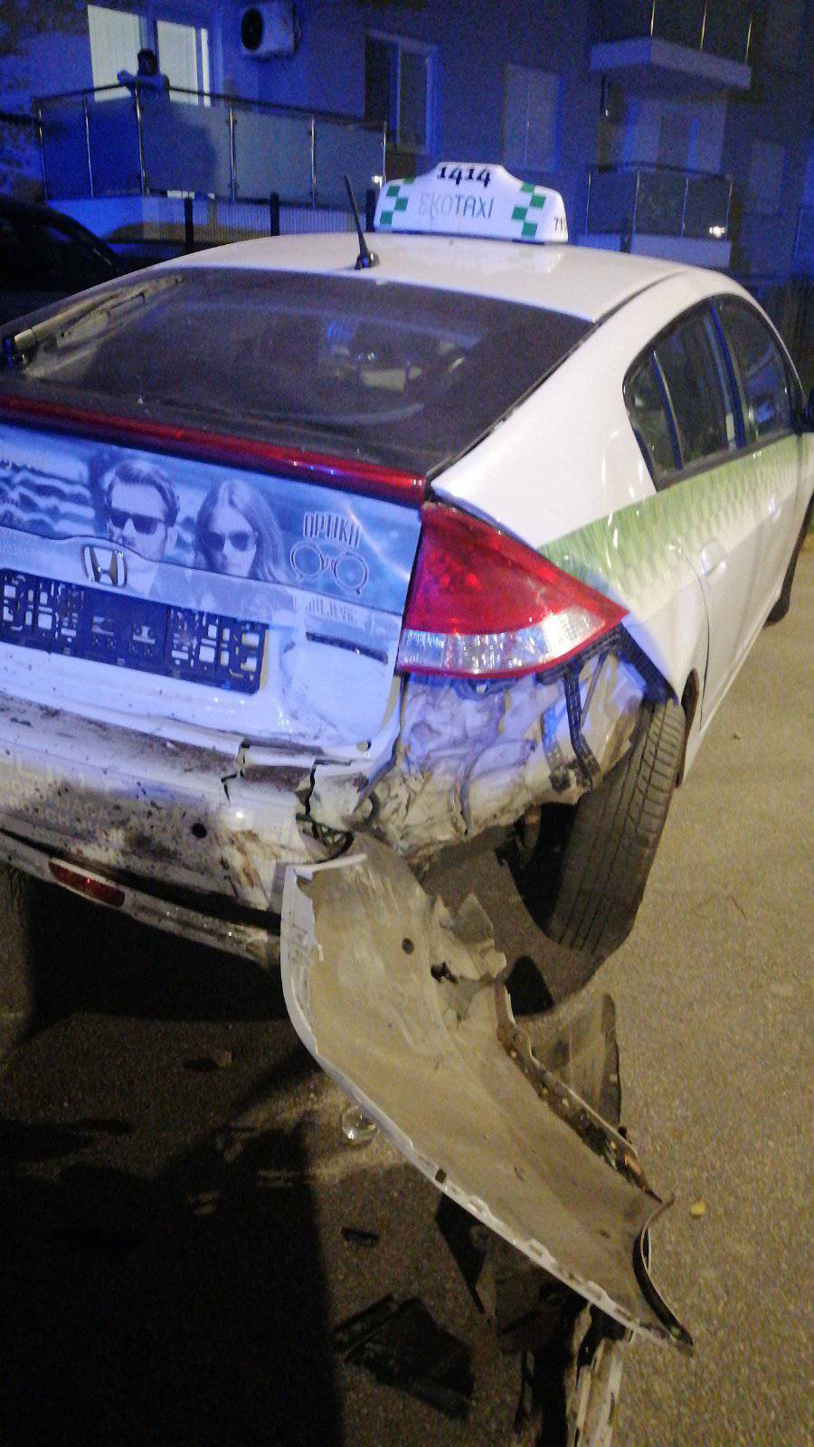 VIDEO Vozač u Dubravi prvo je pokupio tri stabla, a zatim se zabio u parkirane automobile
