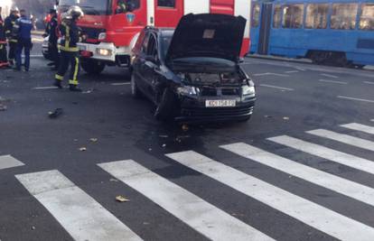 Nesreća u Zagrebu: Iz jednog automobila izvukli su dijete 