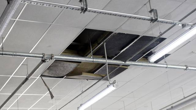 Pao strop u novom Kauflandu, uključio se protupožarni sustav