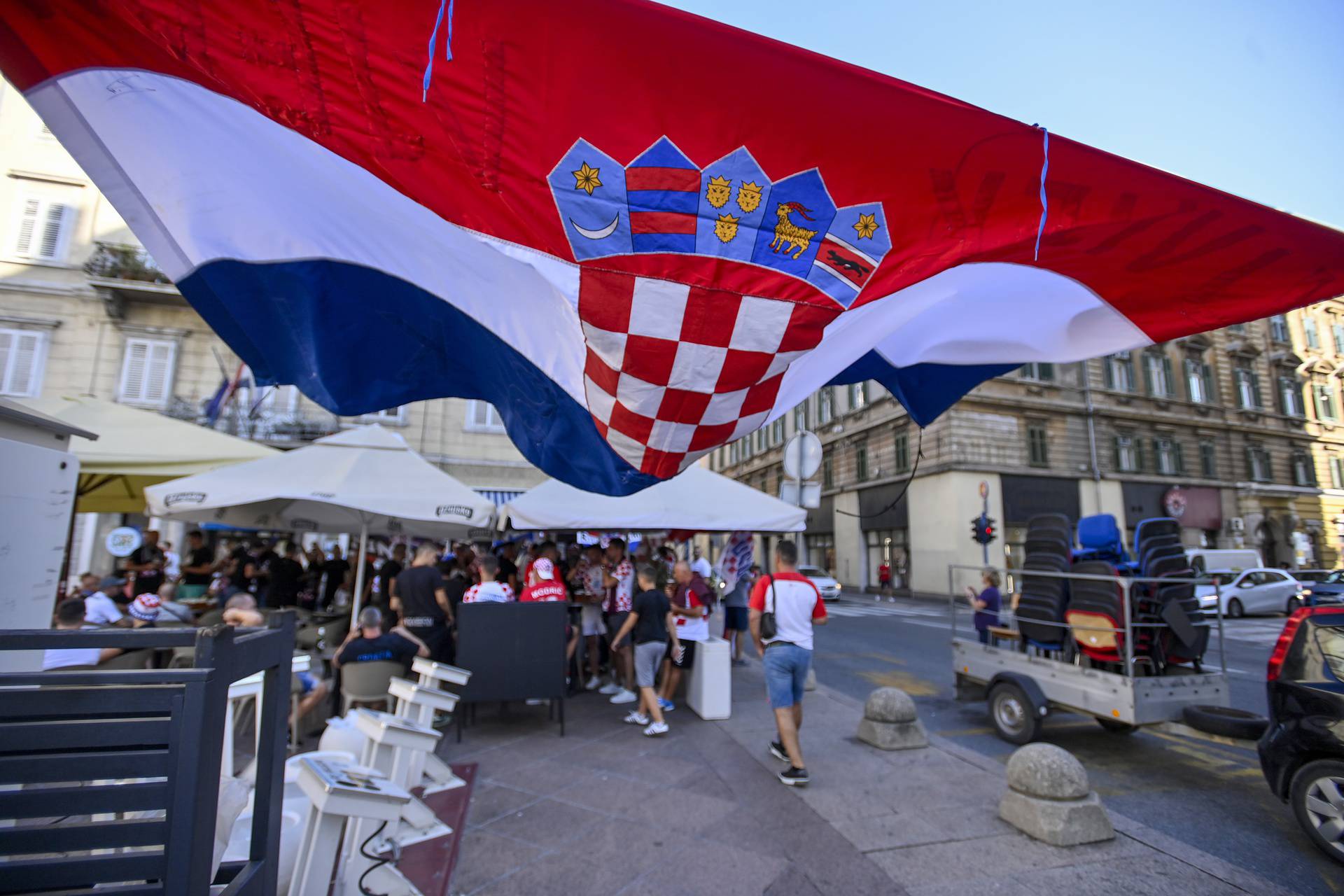 Rijeka: Okupljanje navijača u gradu uoči utakmice Hrvatska - Latvija