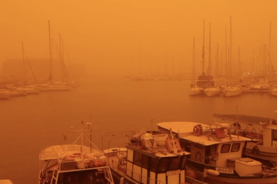 Gr&ccaron;ki otok Kreta prekriven naran&ccaron;astom afri&ccaron;kom pra&scaron;inom