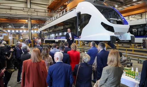 FOTO Zavirite u proizvodni pogon Kon&ccaron;ara: Predstavili vlak koji &cacute;e povezivati Zagreb i Split