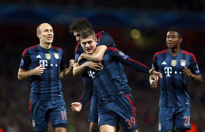 Bayern juri prema četvrtfinalu, Arsenal 'pao' s igračem manje!