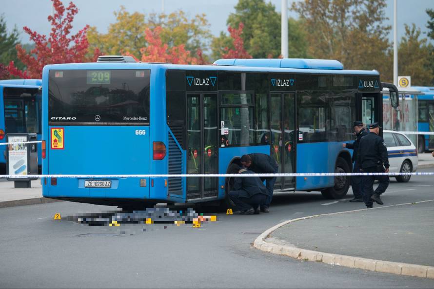 Traže se očevici: Autobus  na okretištu naletio na pješaka