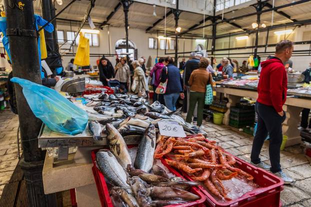 Split: Bogata ponuda ribe petkom u splitskoj ribarnici