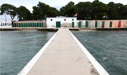 Žena (69) umrla od zastoja srca na šibenskoj plaži Jadrija