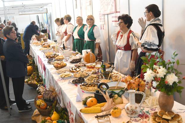 Grubišno Polje: Otvoren dvodnevni 19. Gospodarski sajam sira, meda i vrganja