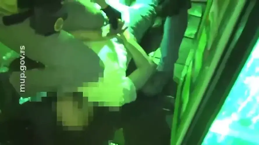 VIDEO Ovaj muškarac je silovao ženu (67) u Beogradu: Snimile ga kamere kako mirno šeta...