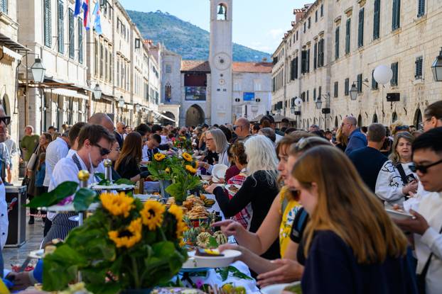 Dubrovnik: Tradicionalna Dubrovačka trpeza na Stradunu