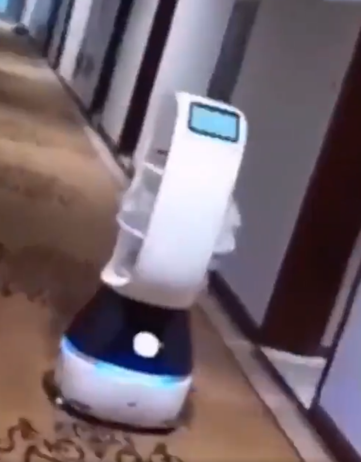 Dronovi upozoravaju na virus, a roboti mjere temperaturu...
