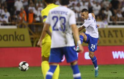 VIDEO Čudesan gol Mikanovića! Silovito je probio mrežu Slavena