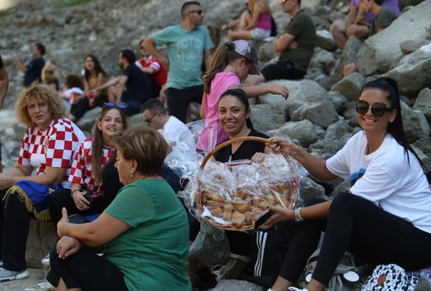 ARHIVA: Utakmica na dnu isušenog Modrog jezera koje danas doseže rekordan vodostaj
