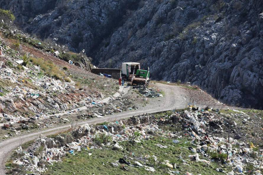 24SATA Sveti Juraj: Odlagalište otpada u sklopu Parka prirode Velebit