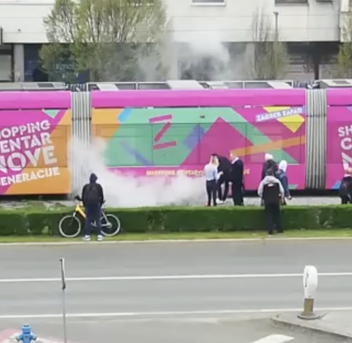 VIDEO Zapalio se tramvaj u Zagrebu, ugasio ga ZET-ov vozač