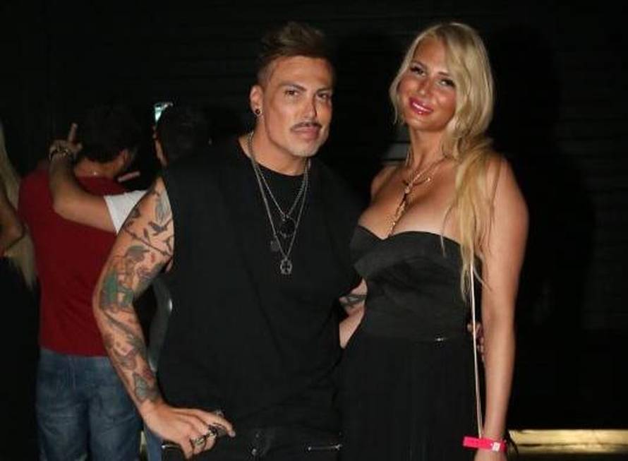 Prva večer  festivala Ringišpil: Turbo folk spektakl u  Splitu