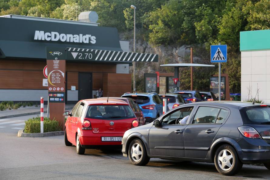 Kakva McGužva! Kolone auta u redu za McDonalds u Rijeci