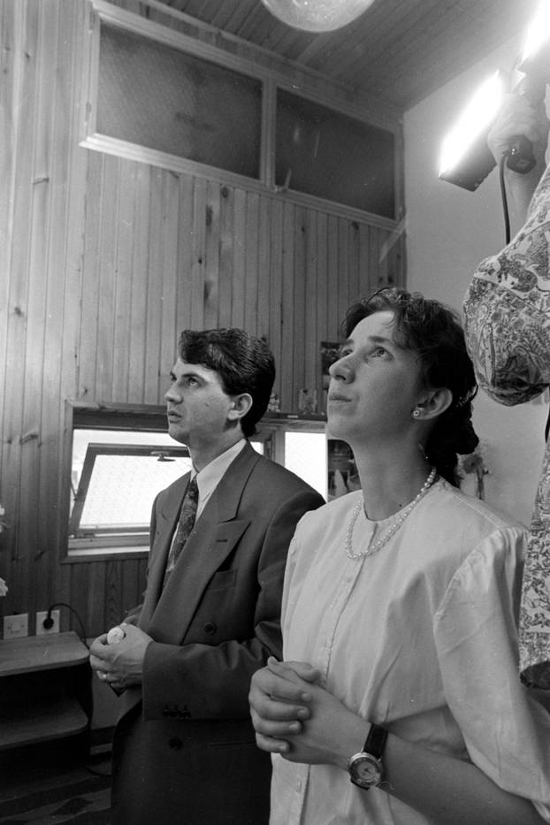 Međugorje: Vidjelica Marija Pavlović Lunetti u molitvi na 10. godišnjicu ukazanja, 25.6.1991.