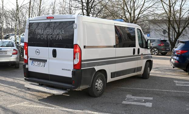 Varaždin: Srđan Mlađan pod jakim policijskim osiguranjem dolazi na Županijski sud