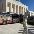 Busevi s Hitlerom, Mussolinijem i Titom prevoze djecu po Splitu. Vlasnik: 'Neka golicaju maštu'