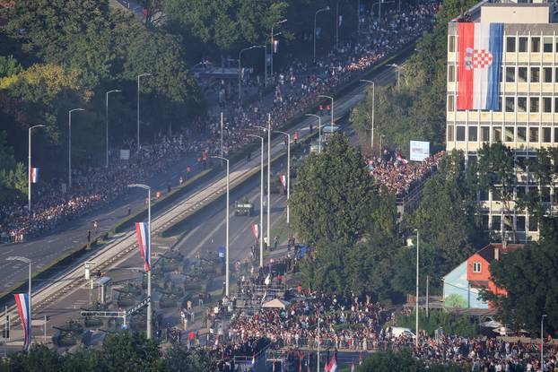 Zagreb: Pogled s visine na svečani vojni mimohod u povodu 30 godina VRO Oluja