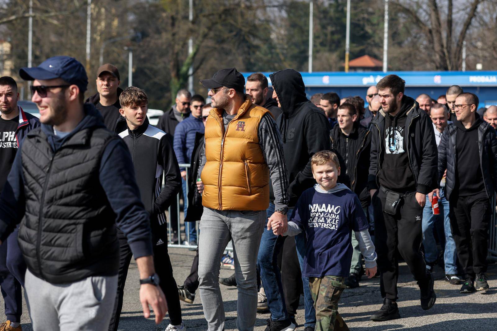 Zagreb: Bad Blue Boysi stigli na glasovanje za Skupštinu Dinama