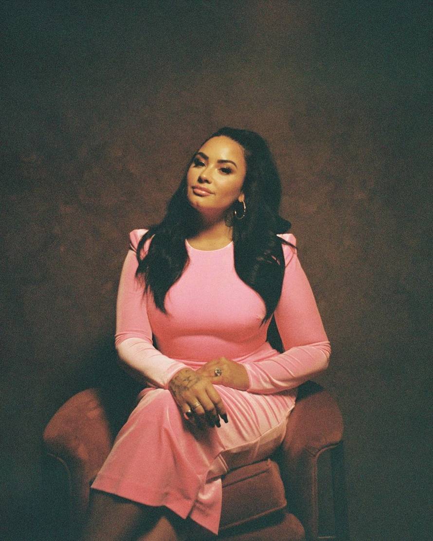 Lovato pokazala strije: 'One ne nestaju pa sam stavila šljokice'