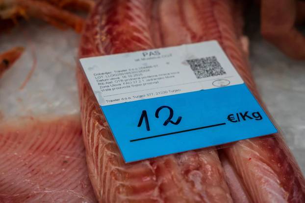 Split: Bogata ponuda ribe petkom u splitskoj ribarnici