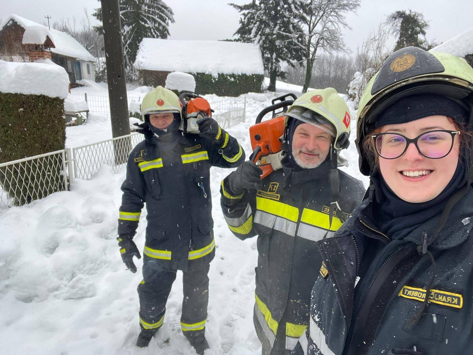 Heroji iz Jesenja: Osmero vatrogasaca pješice se probijalo kroz snijeg da oslobode puteve