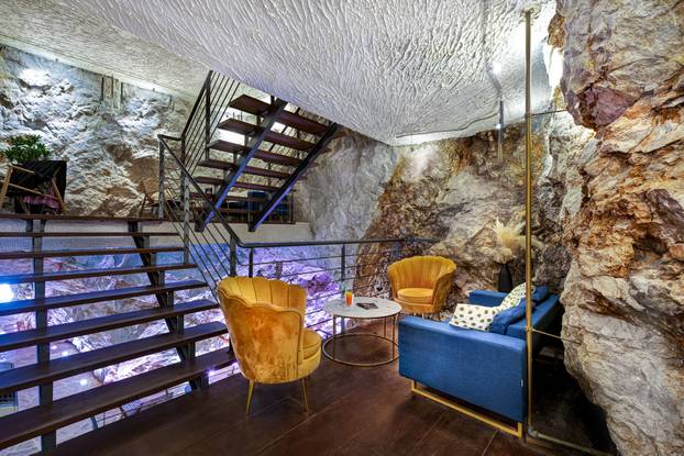 FOTO Hotel u Dubrovniku ima koktel bar u stijeni nad morem!