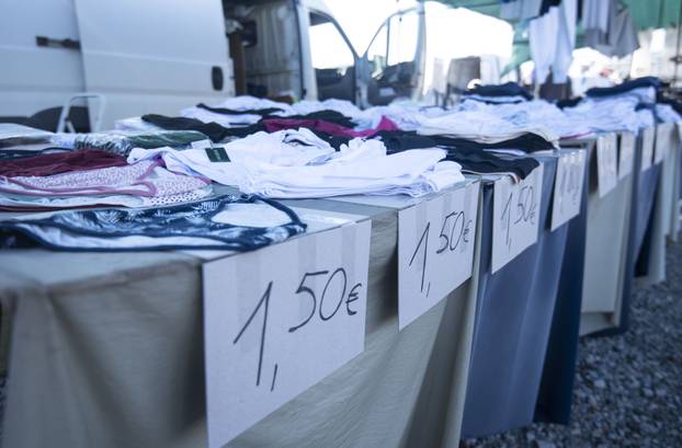 Zagreb: Prodavači i kupci na sajmu Jakuševec od danas uz kune koriste i eure