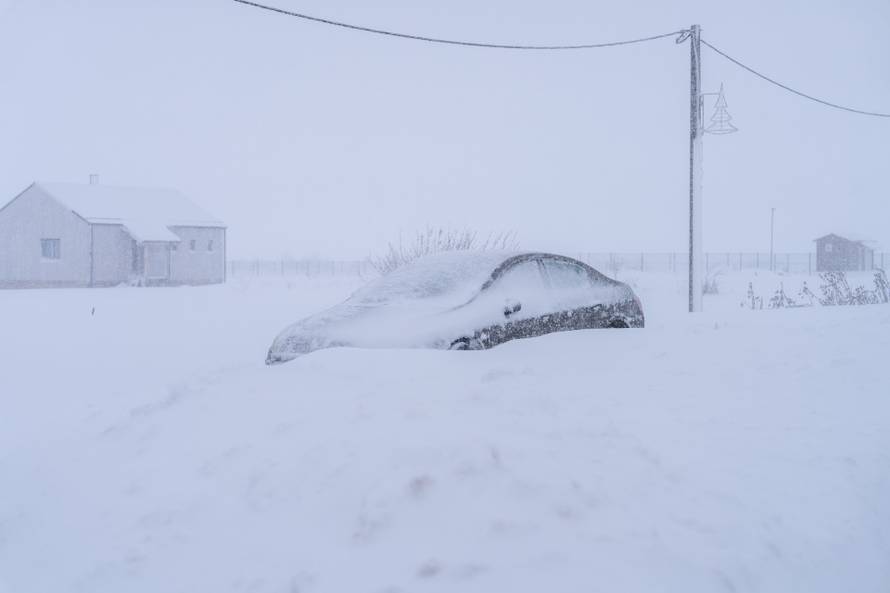 U Vrhovinama i Babinom Potoku palo je oko 50 do 80 cm snijega 
