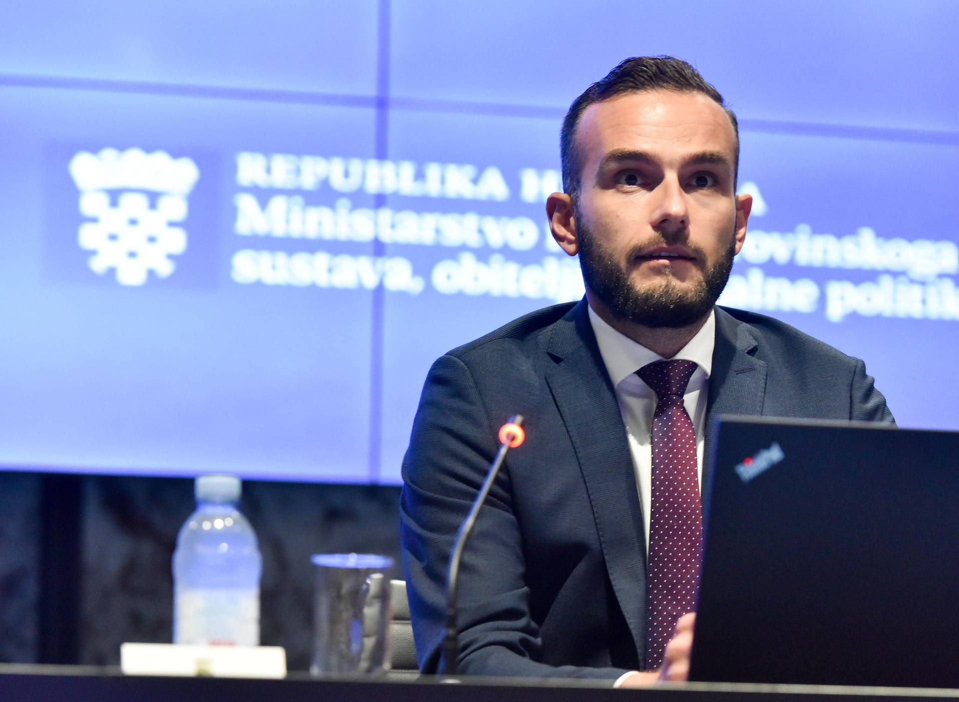 Aladrović  predstavio reformu socijalne skrbi: Udomiteljstvo bi popularizirao većim naknadama