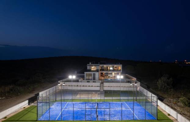 FOTO To je san snova za svakog muškarca! 'Vatreni' je izgradio vilu koja ima nogometni teren