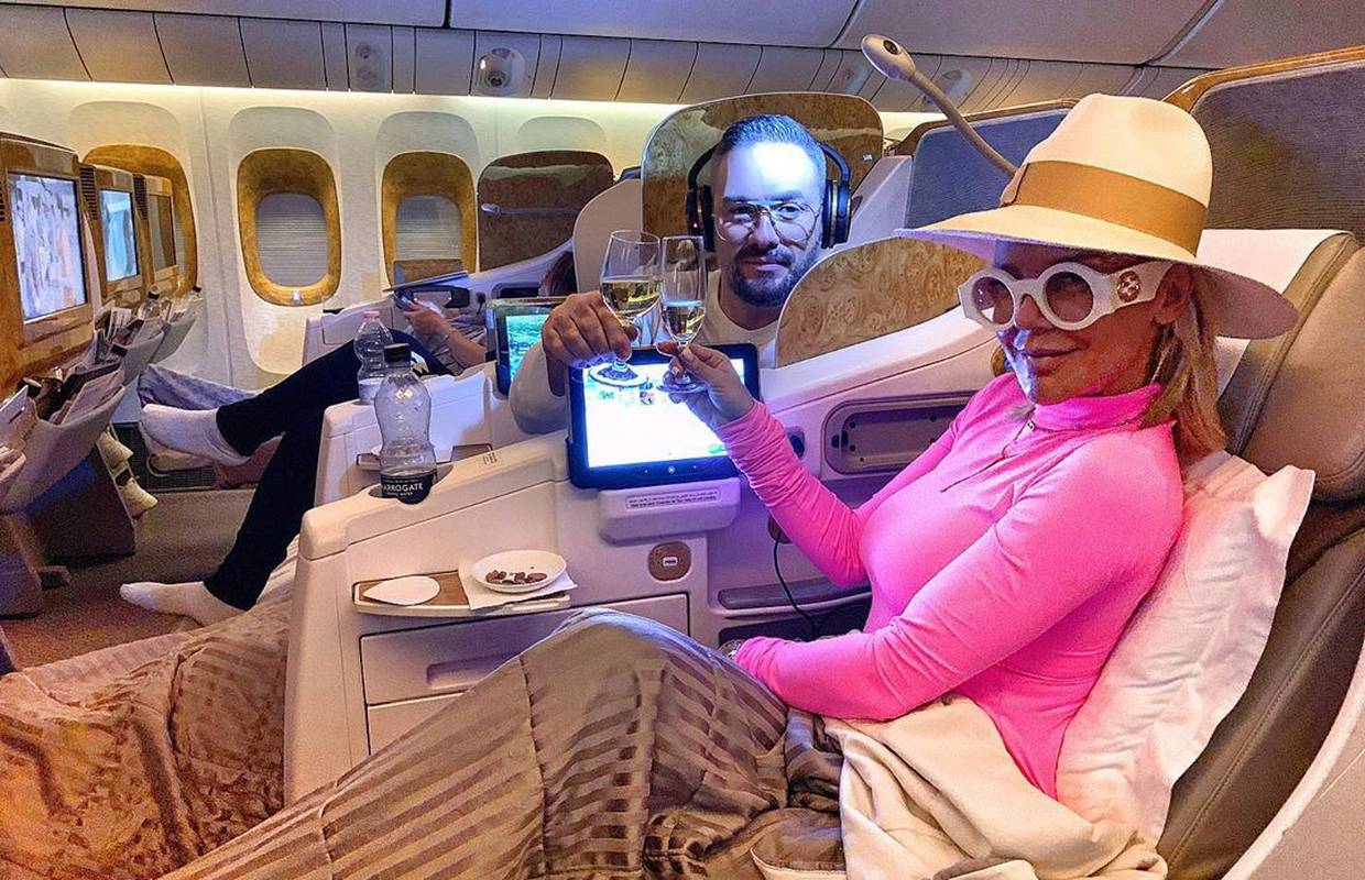 Šuput na sebe nabacila sve što je našla u avionu: 'Majo, ti si?'