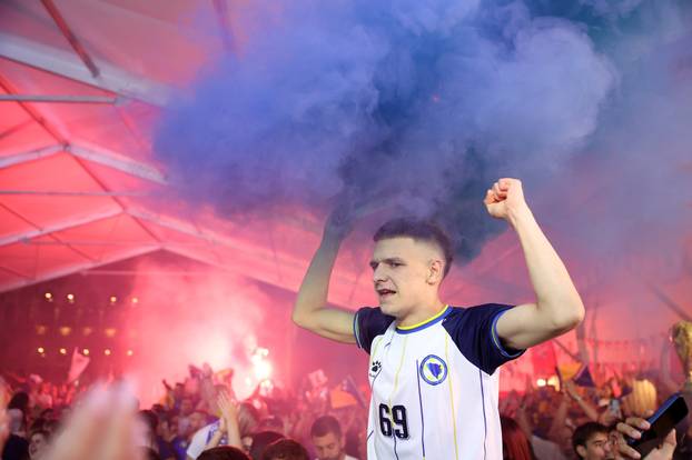 Sarajevo: Navijači u fan zoni gledaju utakmicu BiH i Kanade na Svjetskom prvenstvu