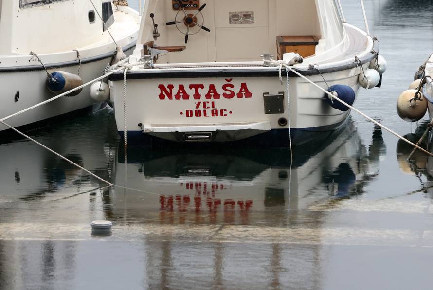 Šibenik: Jugo potopilo Dolac, cijela riva je pod morem