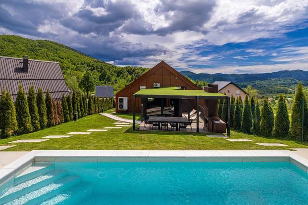 FOTO Luksuz u Gorskom kotaru: Planinska kuća koja mami na bijeg u svim godišnjim dobima