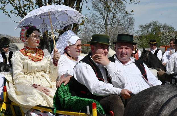 U Velikoj Kopanici održana manifestacija Uskrsno jahanje 